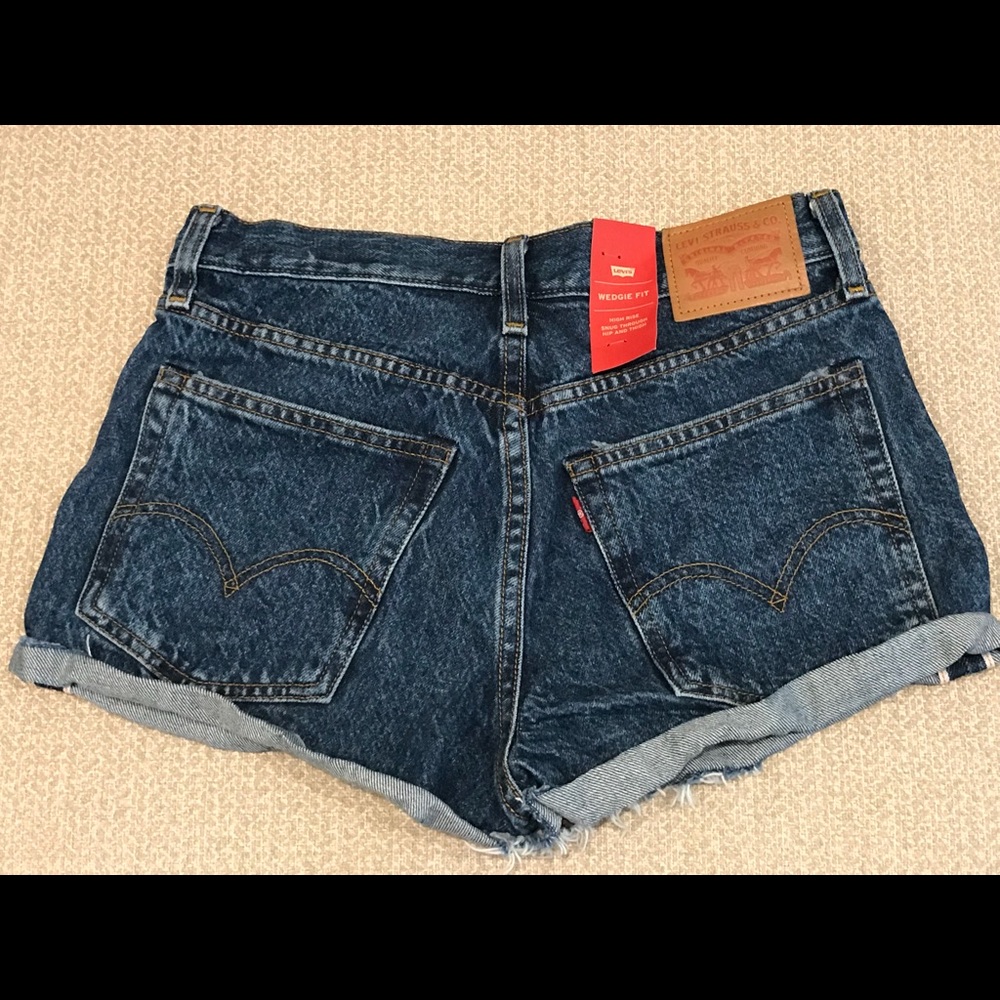 Levi’s Dark Wash Denim Shorts FITS LIKE A 24?